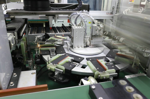 德基電池生產過程-激光點焊