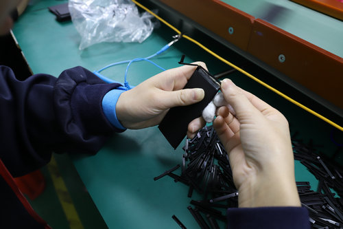 德基電池生產過程-裝支架