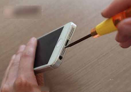 如何自行更換iPhone 5/5s電池的詳細圖文教程